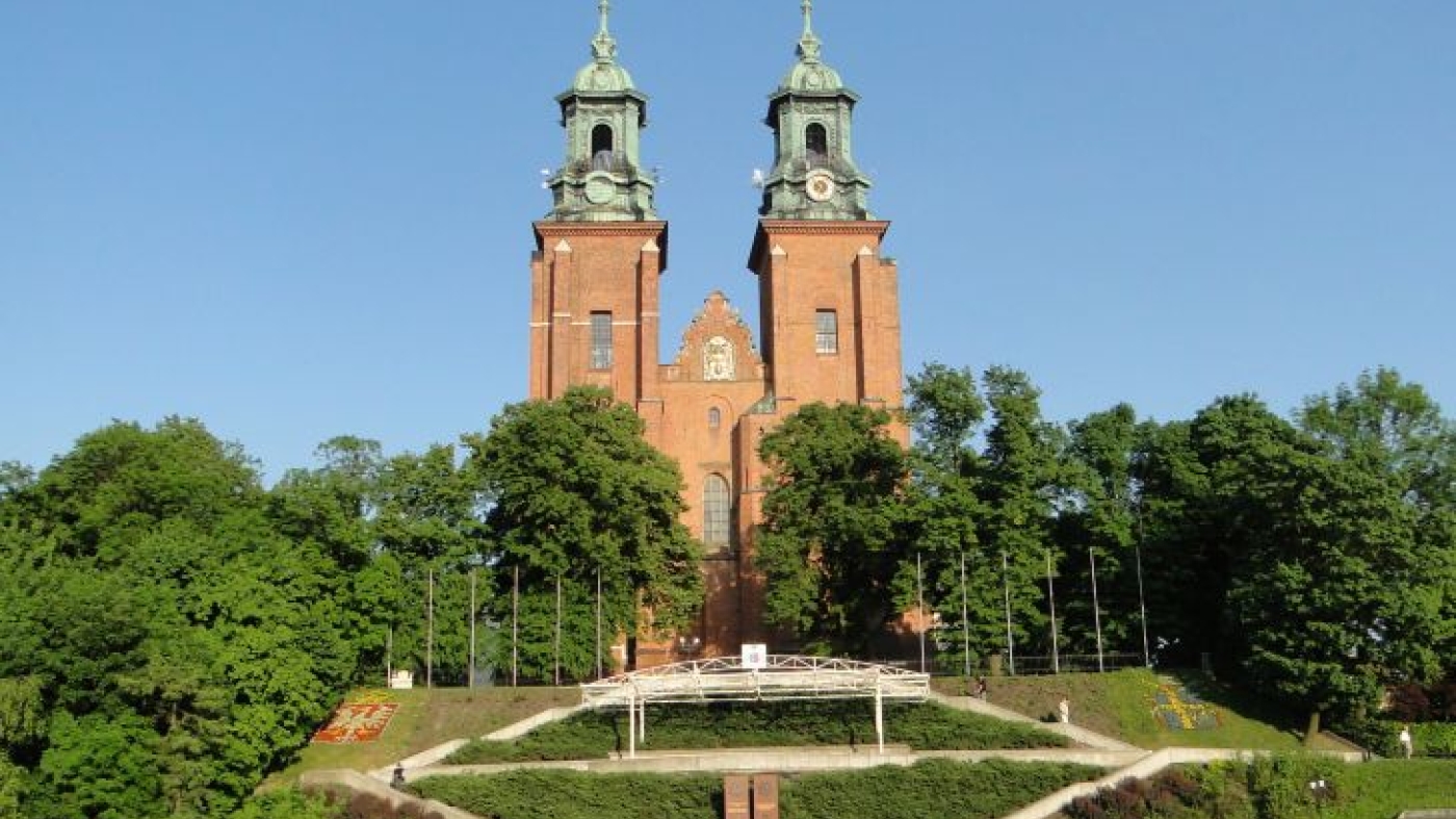 Bazylika Prymasowska Sanktuarium św. Wojciecha w Gnieźnie, Gniezno - 47 km